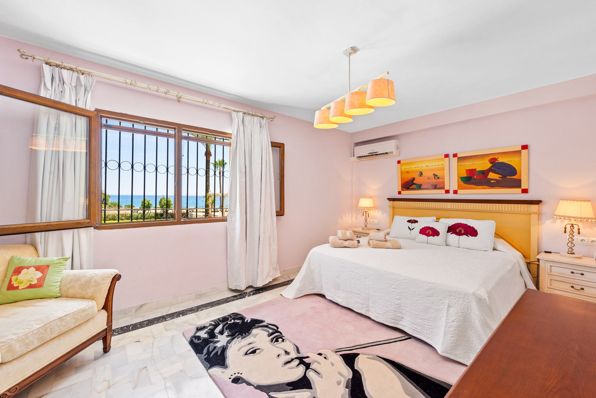 6 Bedroom Villa for Sale in Estepona — view 13