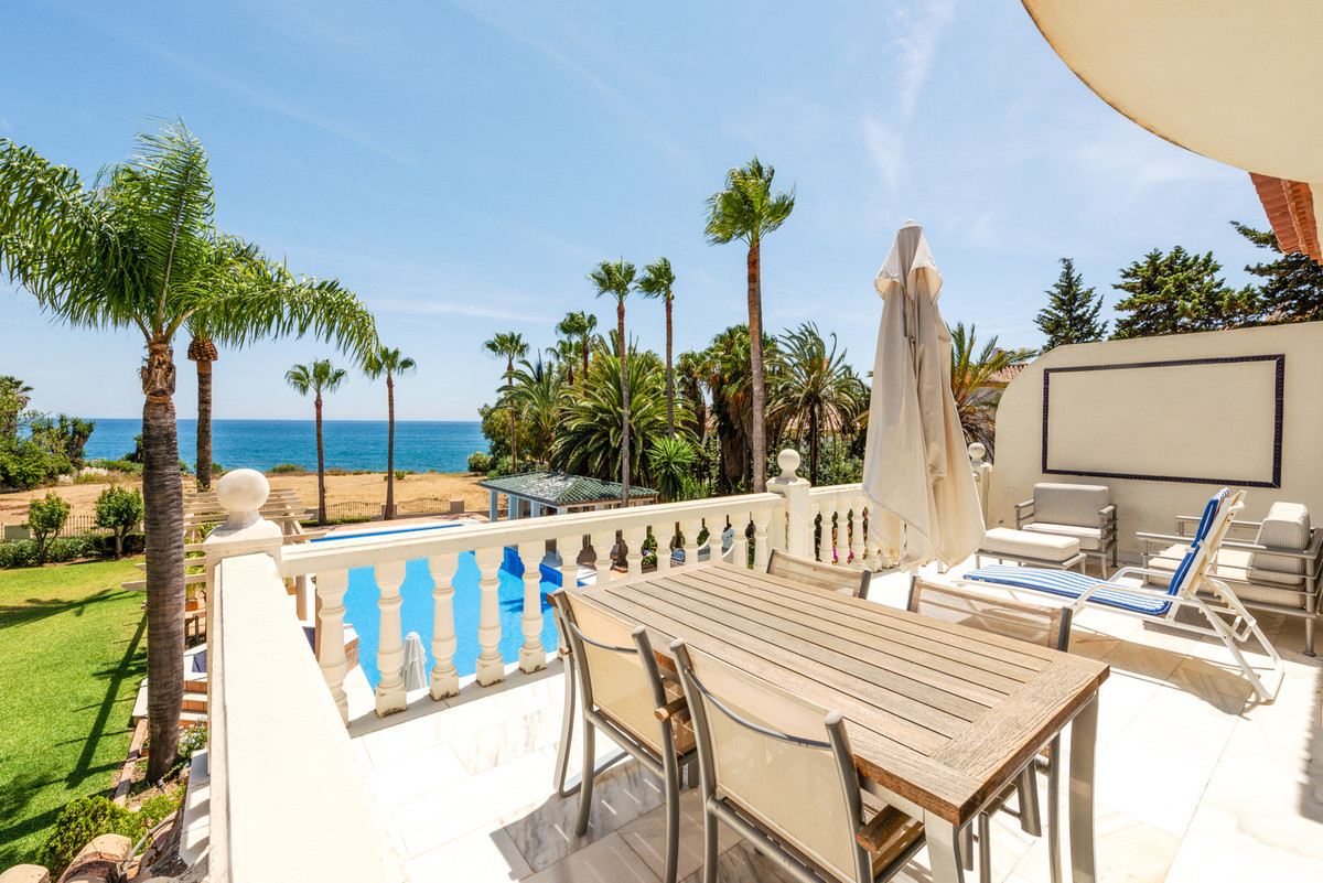 6 Bedroom Villa for Sale in Estepona — view 15