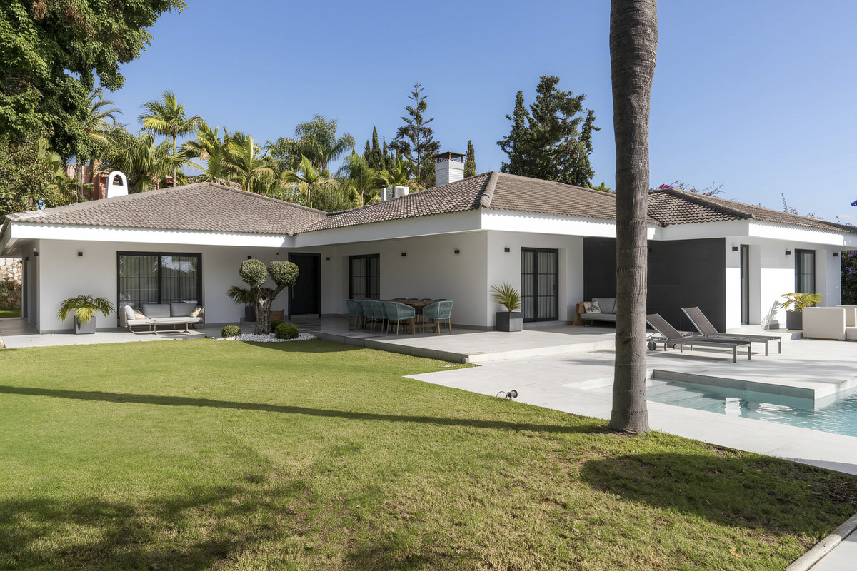 5 Bedroom Villa for Sale in Marbella — 2