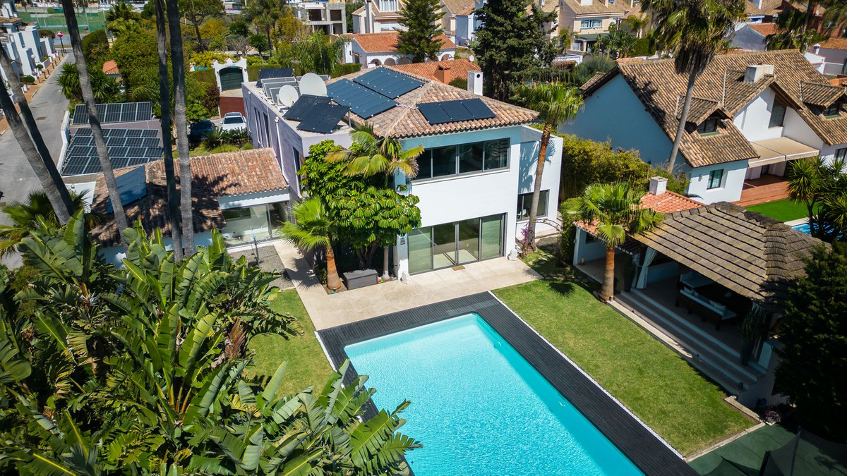 5 Bedroom Villa for Sale in Costalita