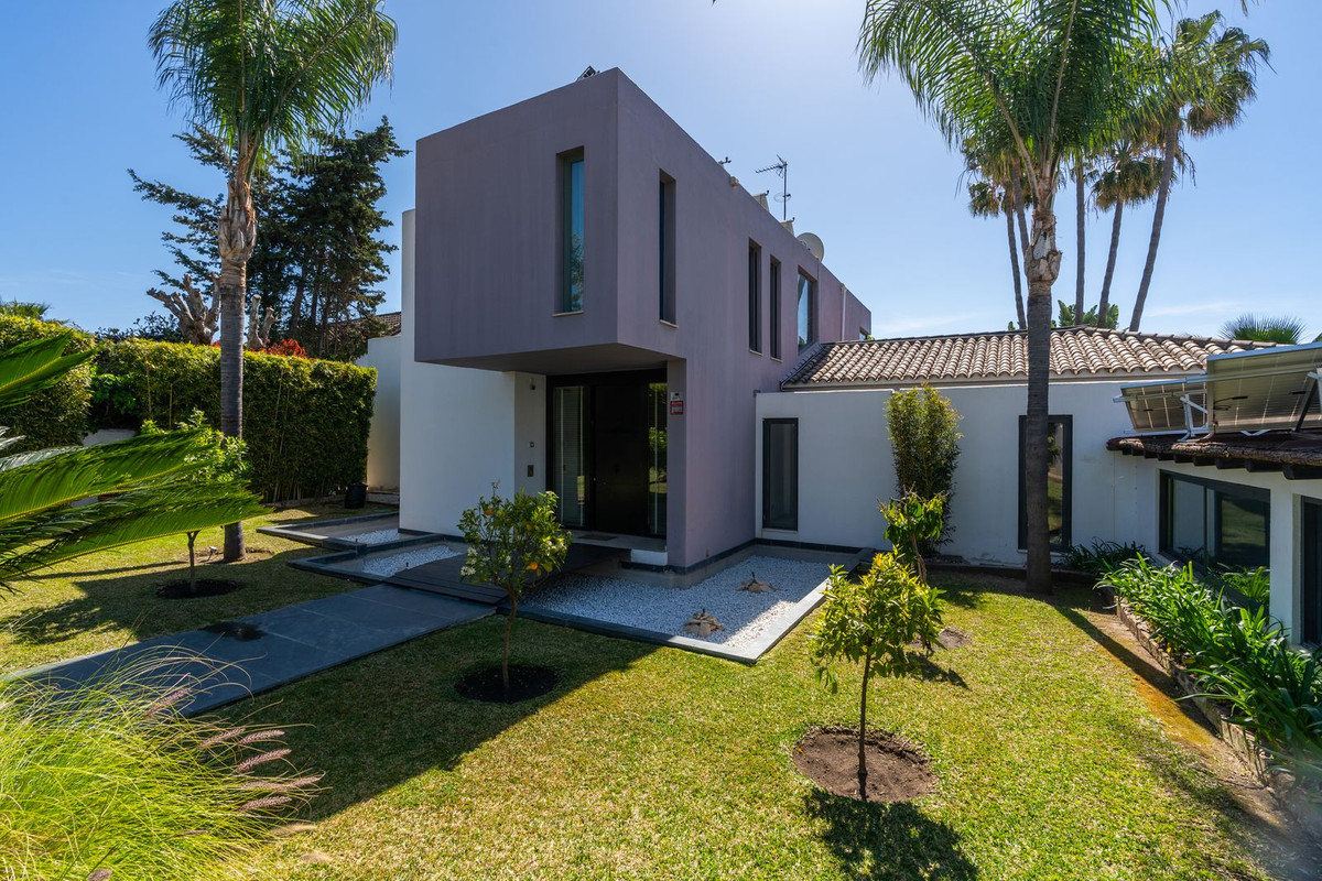 5 Bedroom Villa for Sale in Costalita — 3