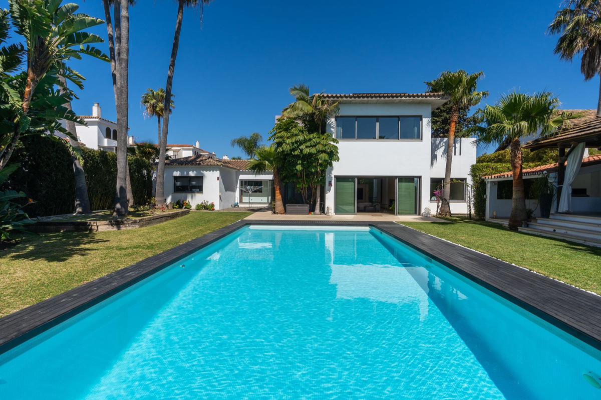 5 Bedroom Villa for Sale in Costalita — 4