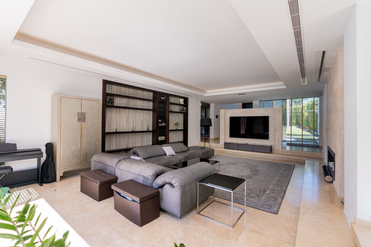 5 Bedroom Villa for Sale in Costalita — 9