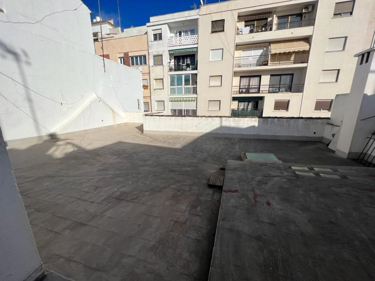 12 Bedroom Villa for Sale in Estepona — 2