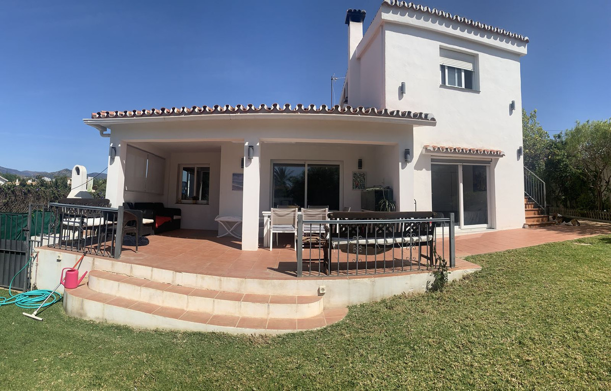 5 Bedroom Villa for Sale in San Pedro de Alcántara