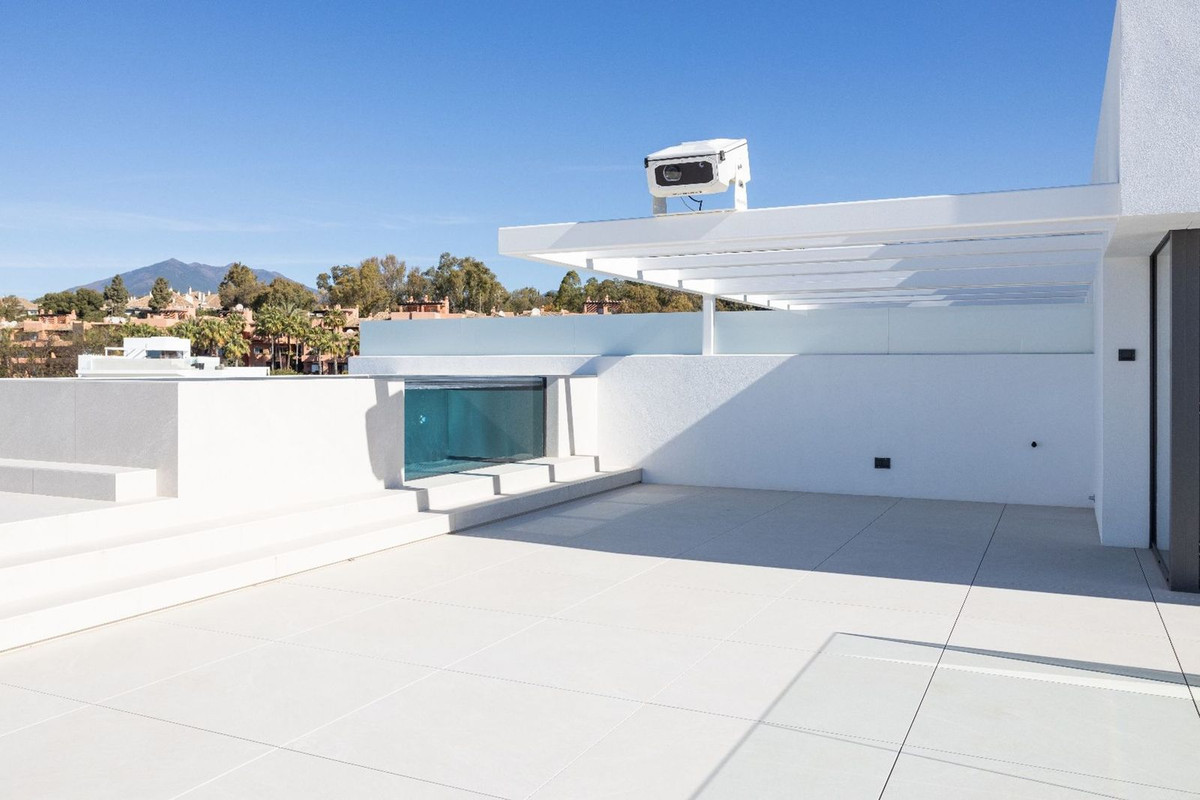 3 Bedroom Villa for Sale in The Golden Mile — view 18