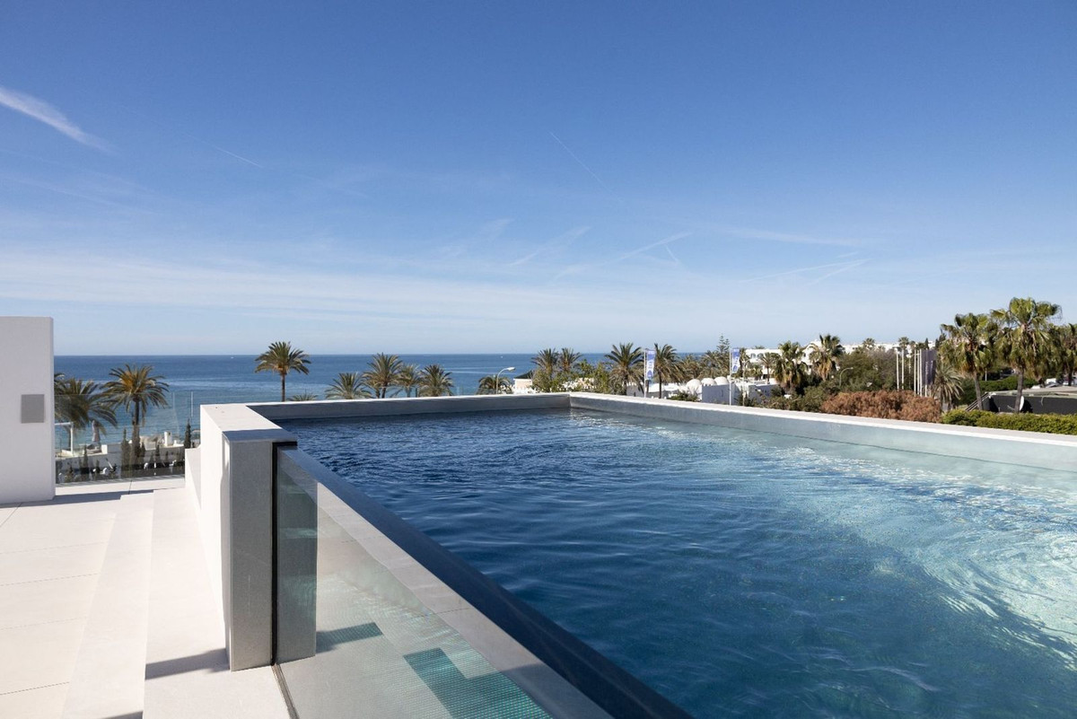3 Bedroom Villa for Sale in The Golden Mile — view 20