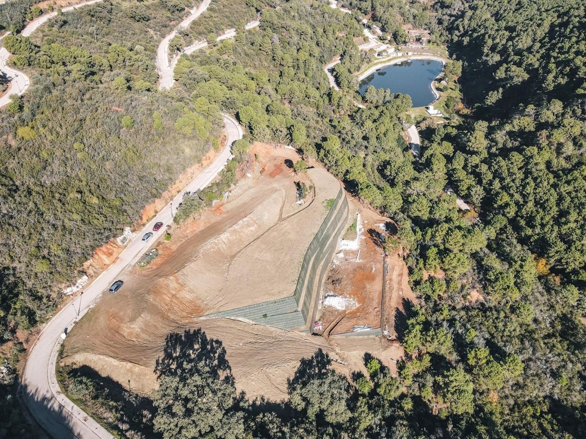 Plot for Sale in Benahavís