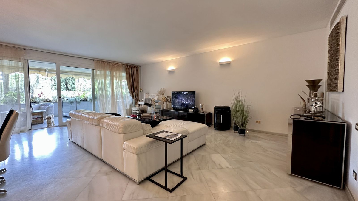 3 Bedroom Apartment for Sale in The Golden Mile — 3
