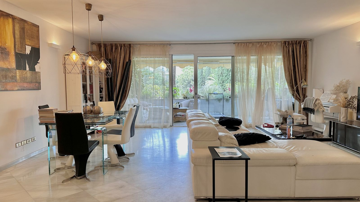 3 Bedroom Apartment for Sale in The Golden Mile — 4