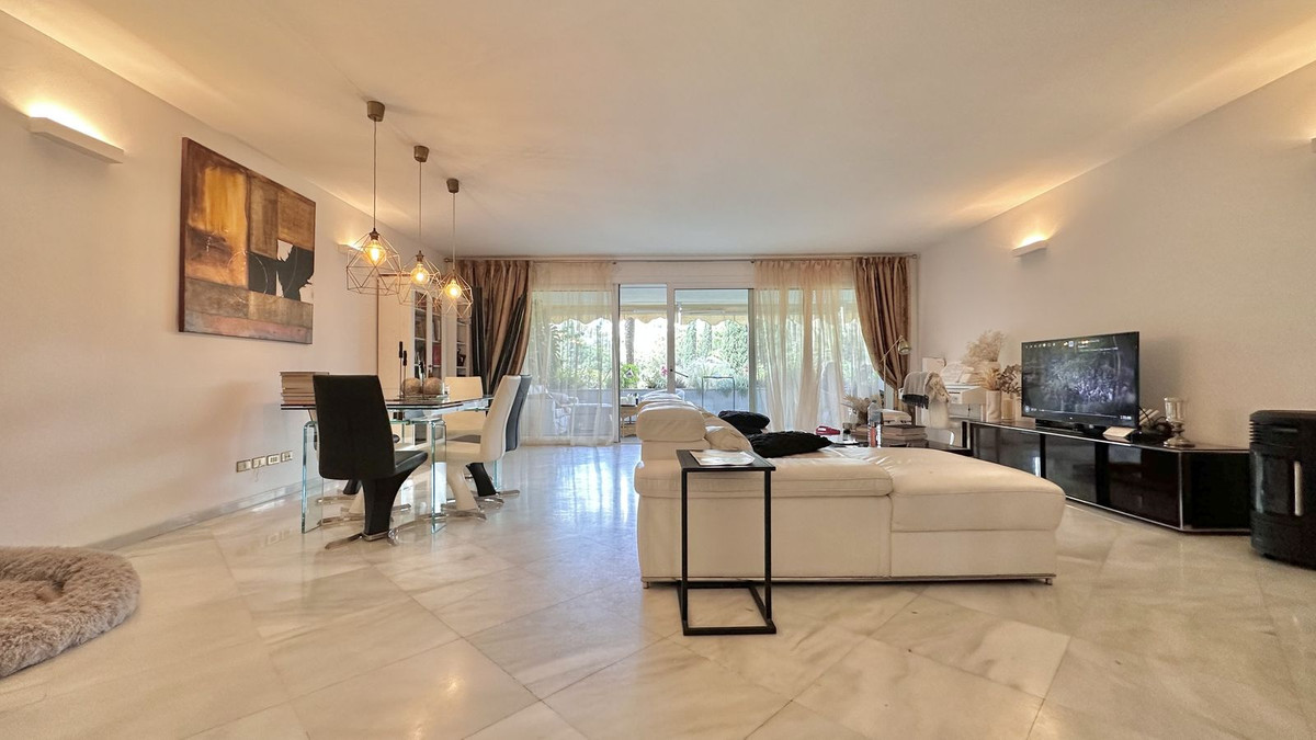 3 Bedroom Apartment for Sale in The Golden Mile — 7