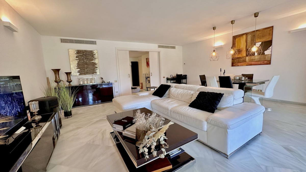 3 Bedroom Apartment for Sale in The Golden Mile — view 10