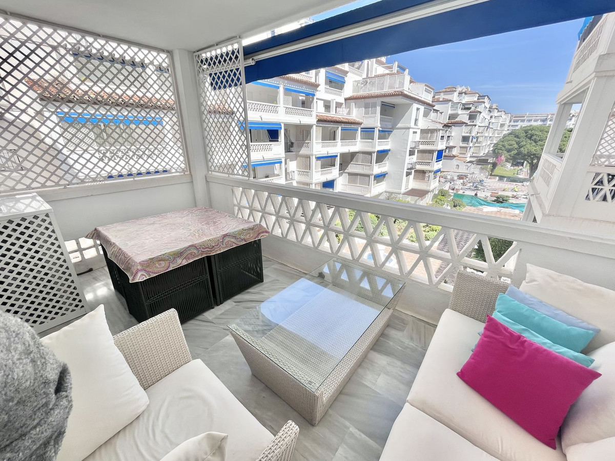 2 Bedroom Apartment for Sale in Puerto Banús — 2