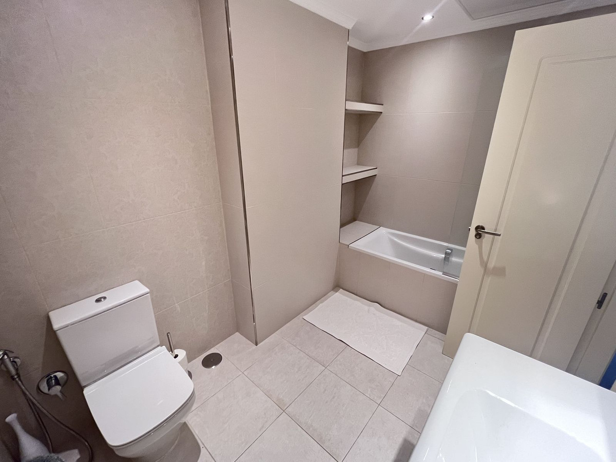 2 Bedroom Apartment for Sale in Puerto Banús — view 13
