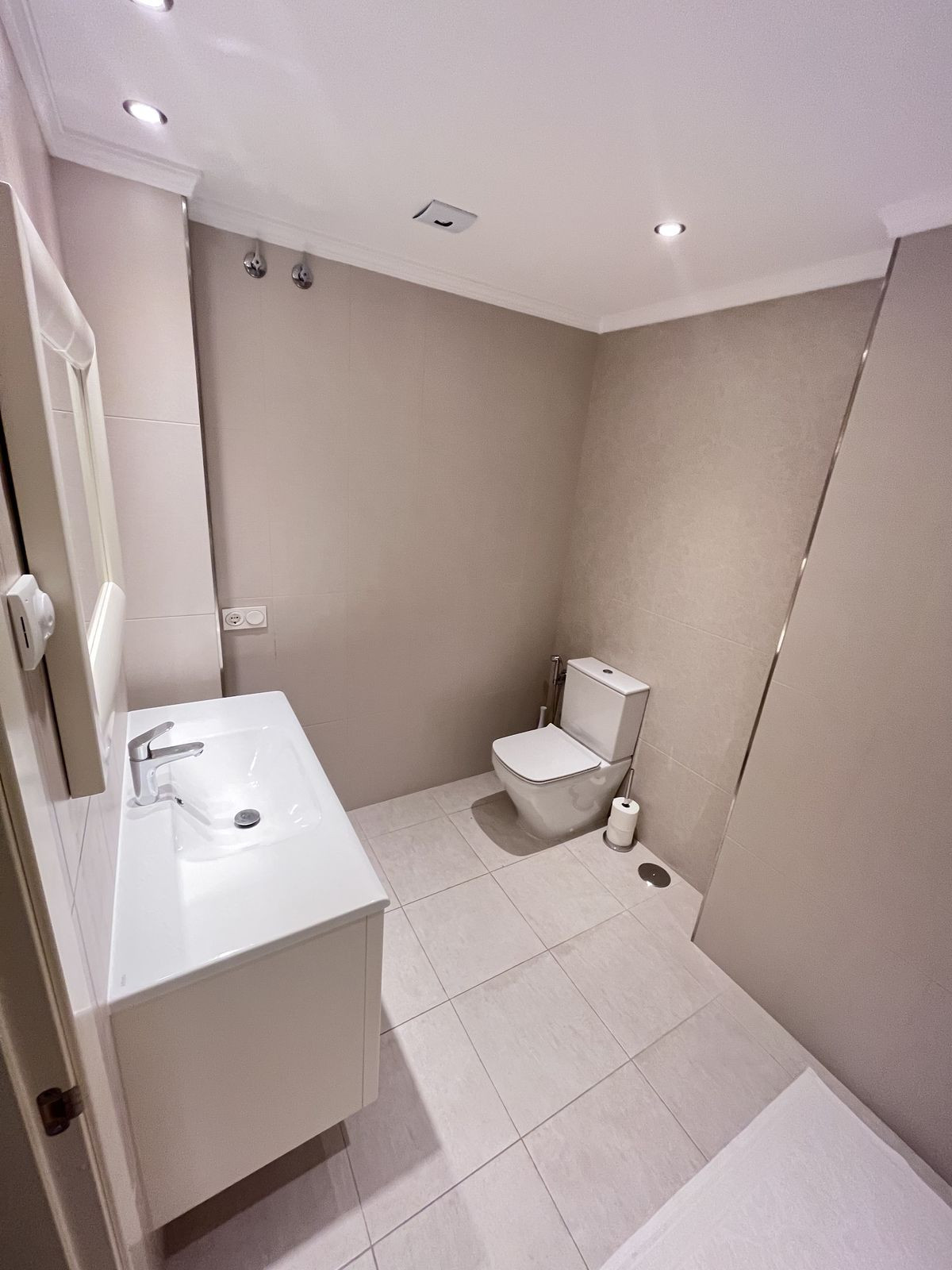 2 Bedroom Apartment for Sale in Puerto Banús — view 20