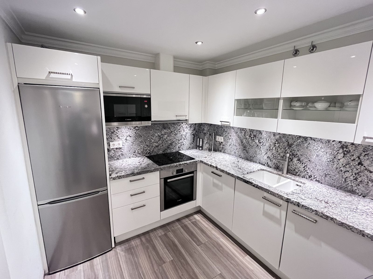 2 Bedroom Apartment for Sale in Puerto Banús — 5