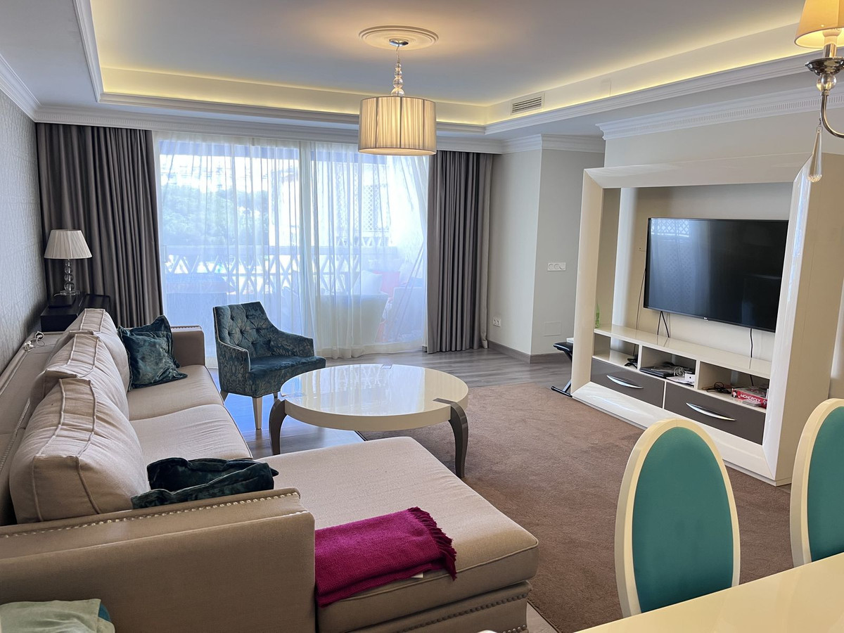 2 Bedroom Apartment for Sale in Puerto Banús — 6