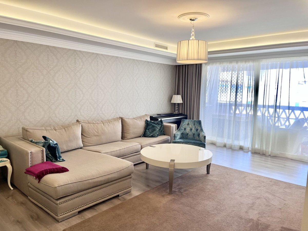 2 Bedroom Apartment for Sale in Puerto Banús — 9