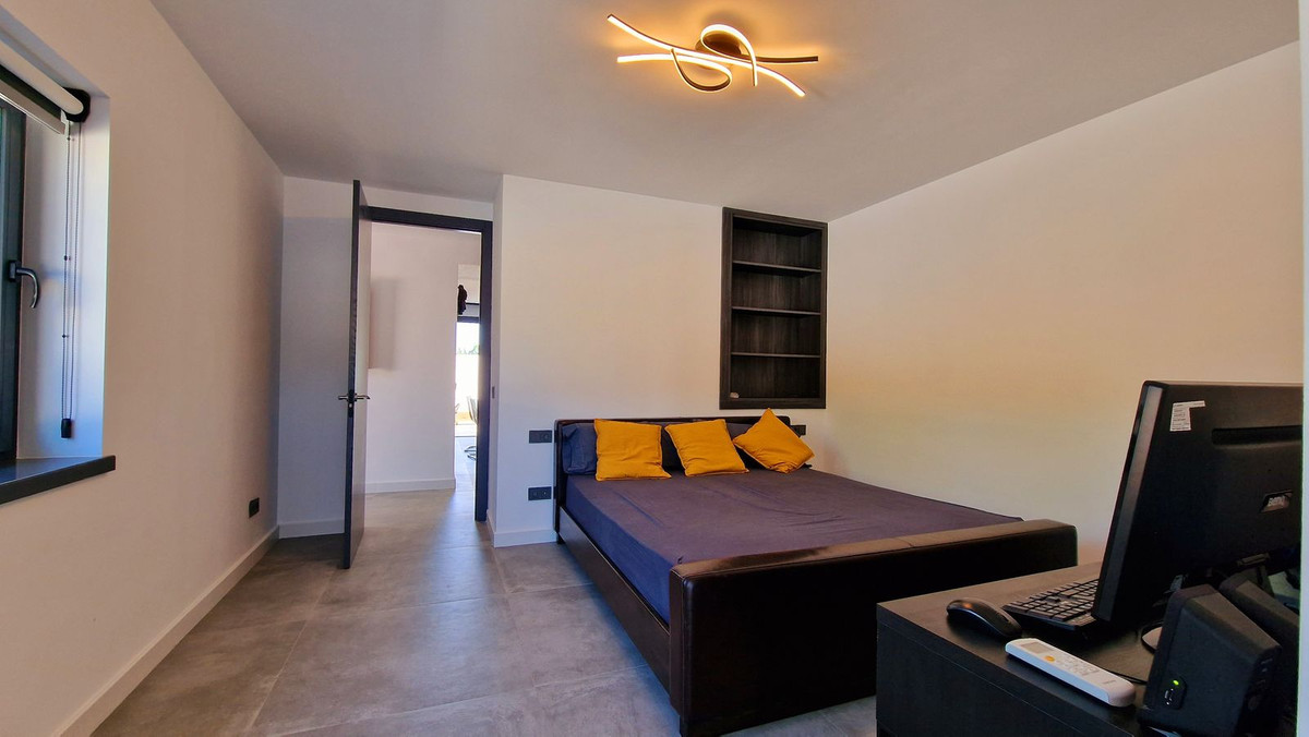 3 Bedroom Villa for Sale in San Pedro de Alcántara — view 14