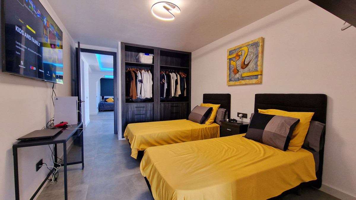3 Bedroom Villa for Sale in San Pedro de Alcántara — view 17