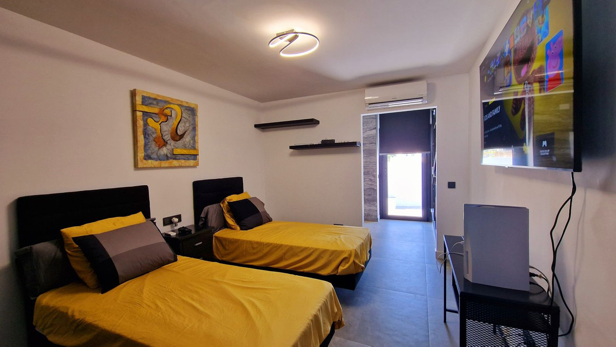3 Bedroom Villa for Sale in San Pedro de Alcántara — view 19