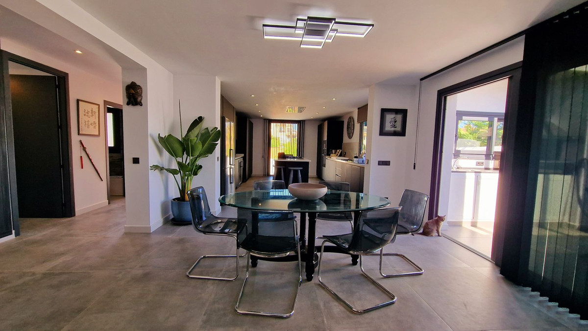 3 Bedroom Villa for Sale in San Pedro de Alcántara — 4