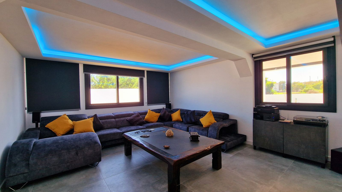 3 Bedroom Villa for Sale in San Pedro de Alcántara — 5