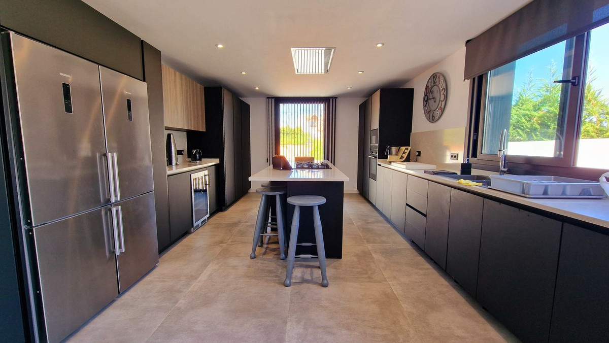3 Bedroom Villa for Sale in San Pedro de Alcántara — 7