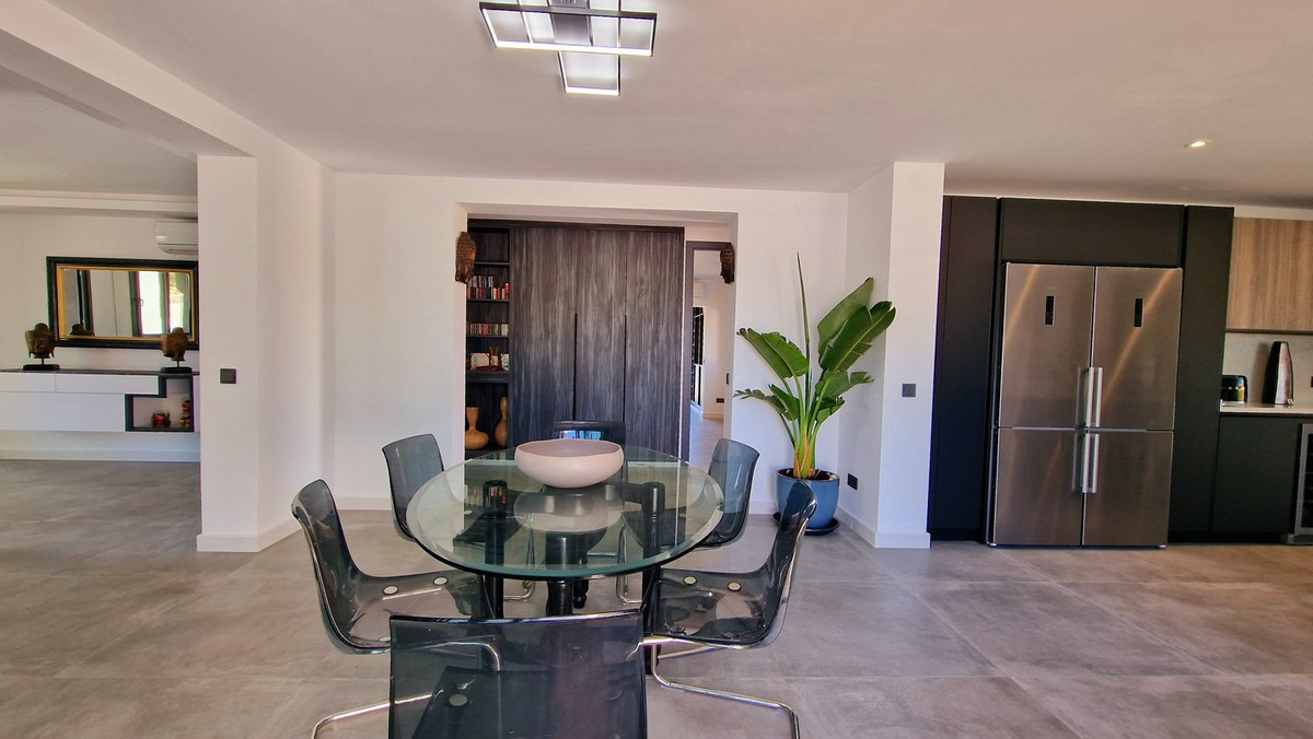 3 Bedroom Villa for Sale in San Pedro de Alcántara — 9