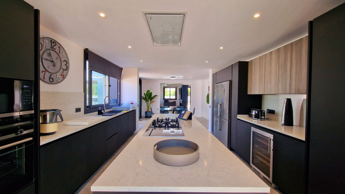 3 Bedroom Villa for Sale in San Pedro de Alcántara — view 10