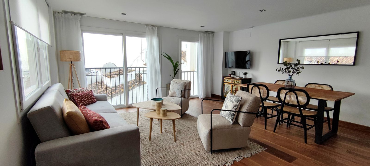 2 Bedroom Apartment for Sale in Puerto Banús — 7
