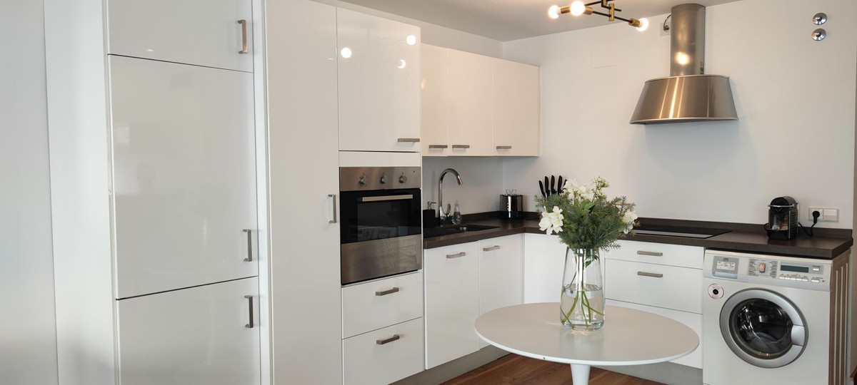 2 Bedroom Apartment for Sale in Puerto Banús — view 10