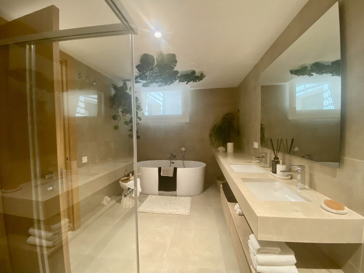 5 Bedroom Villa for Sale in Benahavís — view 13