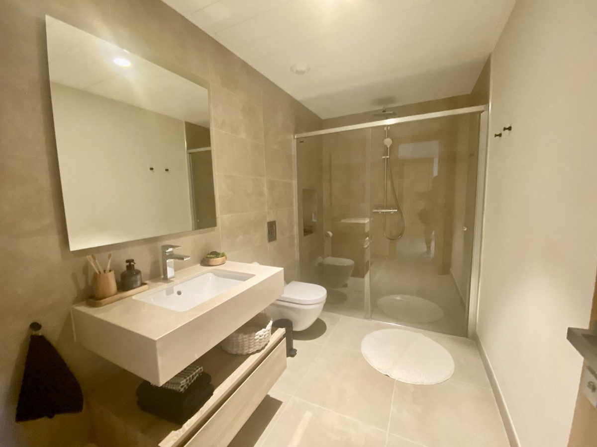 5 Bedroom Villa for Sale in Benahavís — view 18