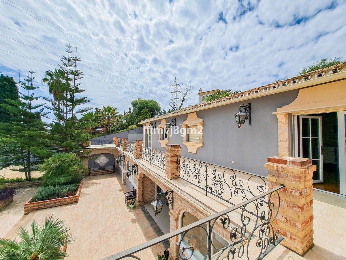 5 Bedroom Villa for Sale in Benahavís — 3