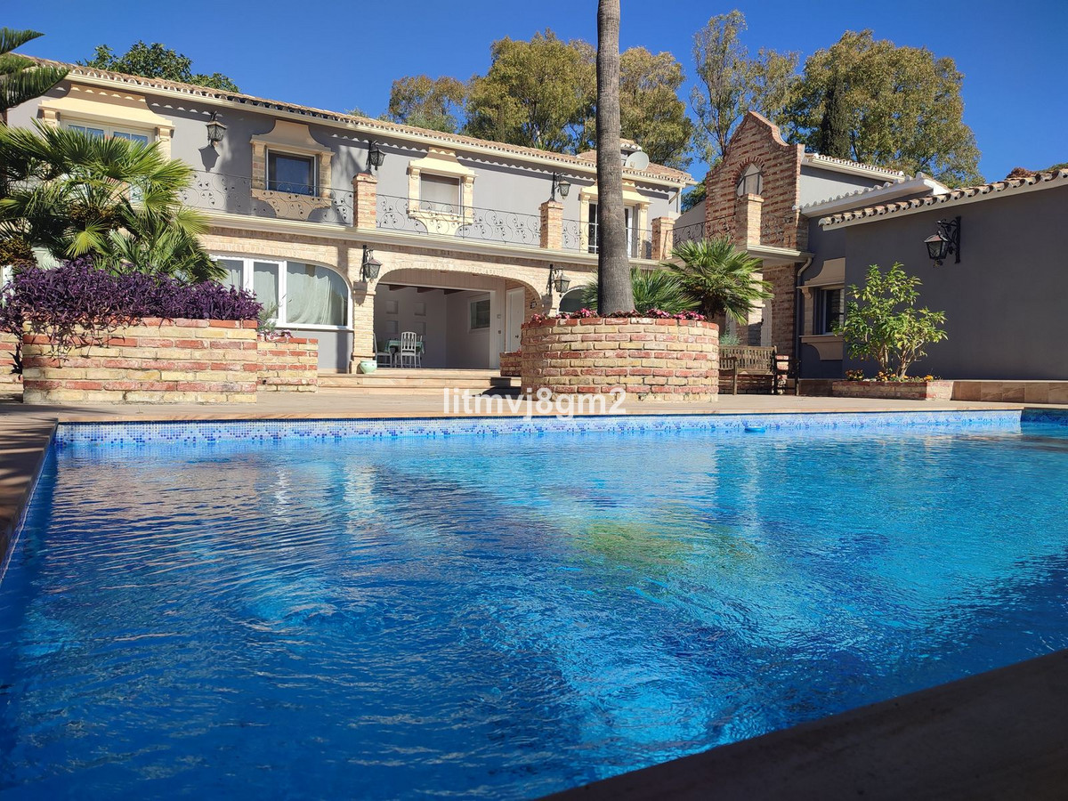 5 Bedroom Villa for Sale in Benahavís — 5