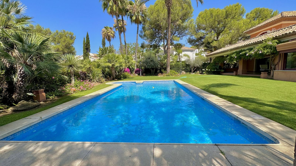 5 Bedroom Villa for Sale in The Golden Mile — 2