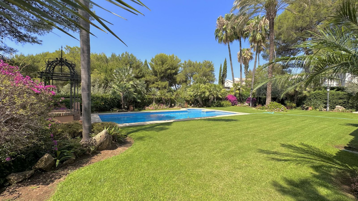 5 Bedroom Villa for Sale in The Golden Mile — 3