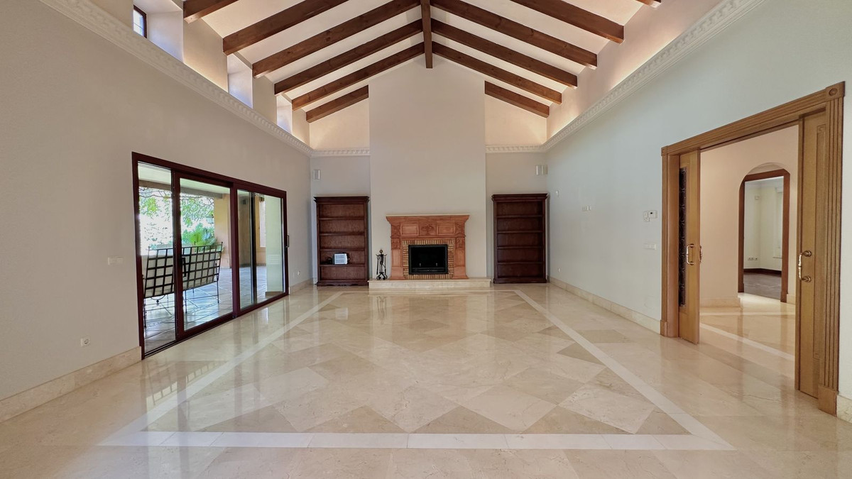 5 Bedroom Villa for Sale in The Golden Mile — 4