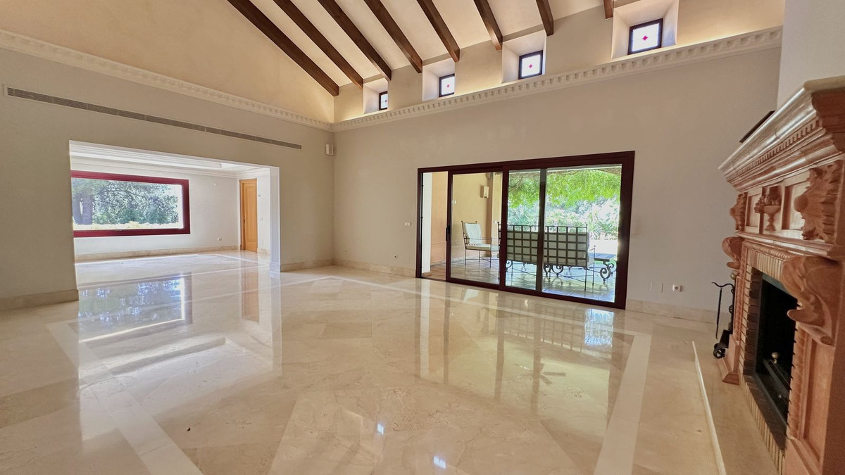 5 Bedroom Villa for Sale in The Golden Mile — 6