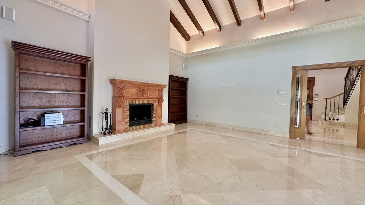 5 Bedroom Villa for Sale in The Golden Mile — 7