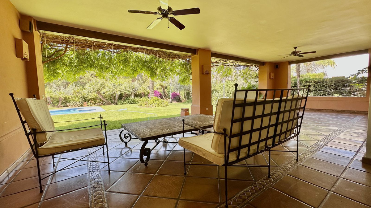 5 Bedroom Villa for Sale in The Golden Mile — 9