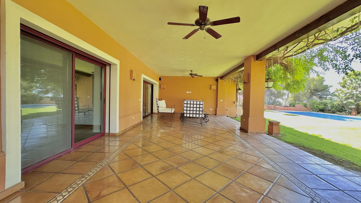 5 Bedroom Villa for Sale in The Golden Mile — view 10