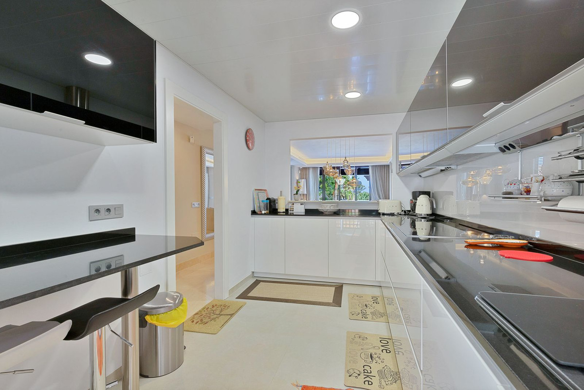 3 Bedroom Apartment for Sale in San Pedro de Alcántara — view 11