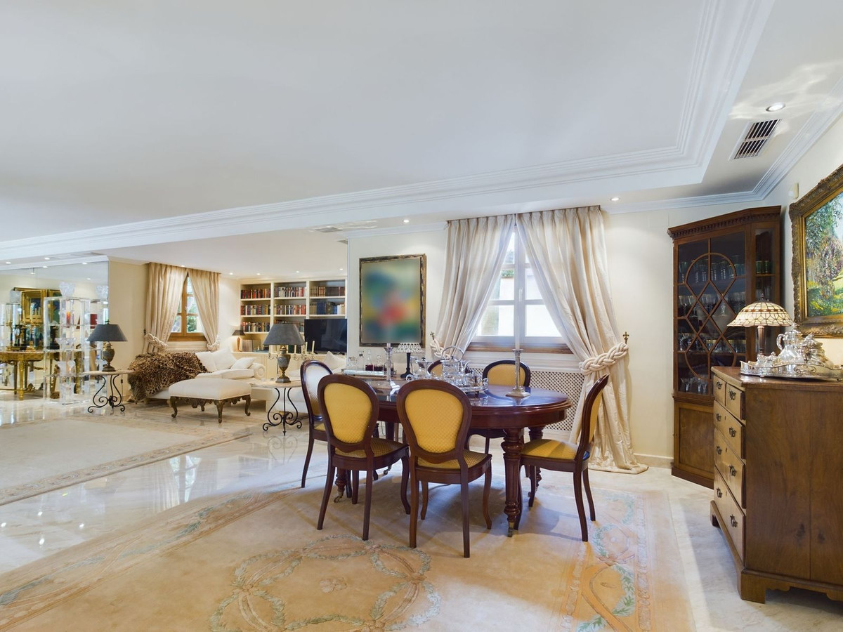 4 Bedroom Villa for Sale in Nueva Andalucía — view 11