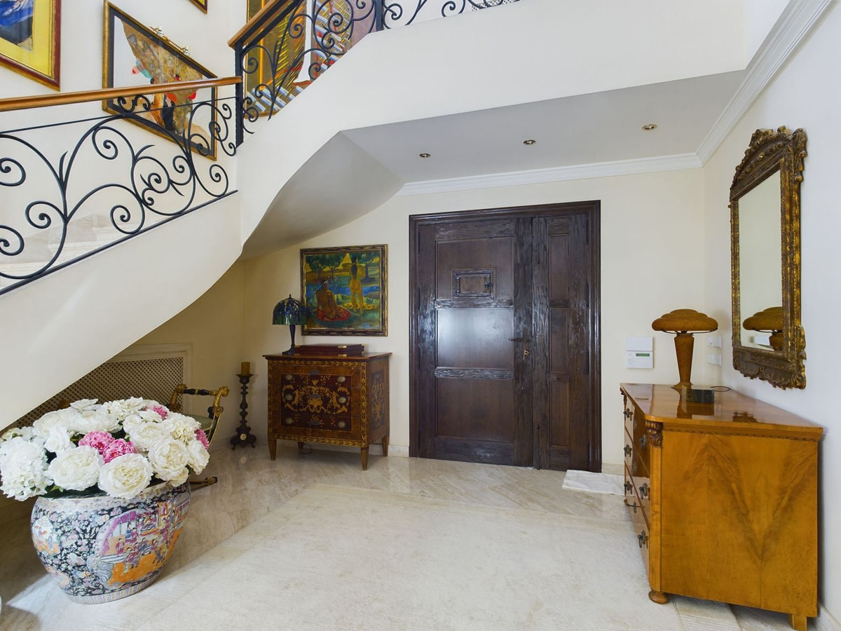 4 Bedroom Villa for Sale in Nueva Andalucía — view 15