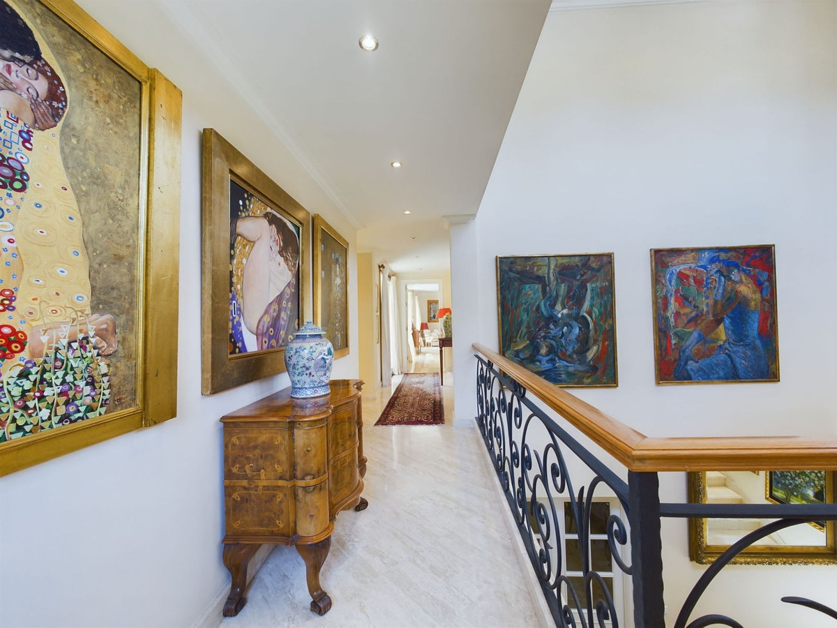 4 Bedroom Villa for Sale in Nueva Andalucía — view 17