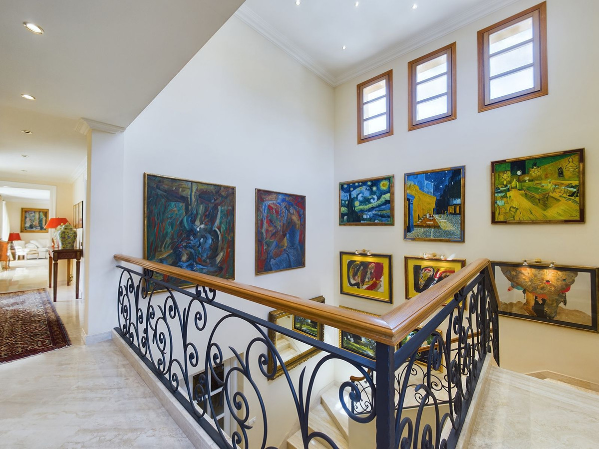 4 Bedroom Villa for Sale in Nueva Andalucía — view 18