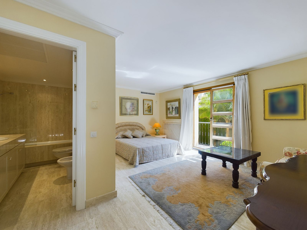 4 Bedroom Villa for Sale in Nueva Andalucía — view 19