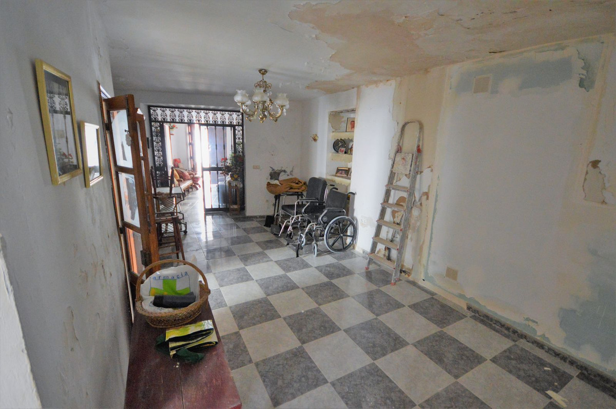 4 Bedroom Villa for Sale in Marbella — 2